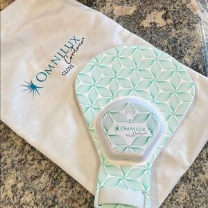 Omnilux Contour Glove LED Light Therapy Device - Mint Pattern